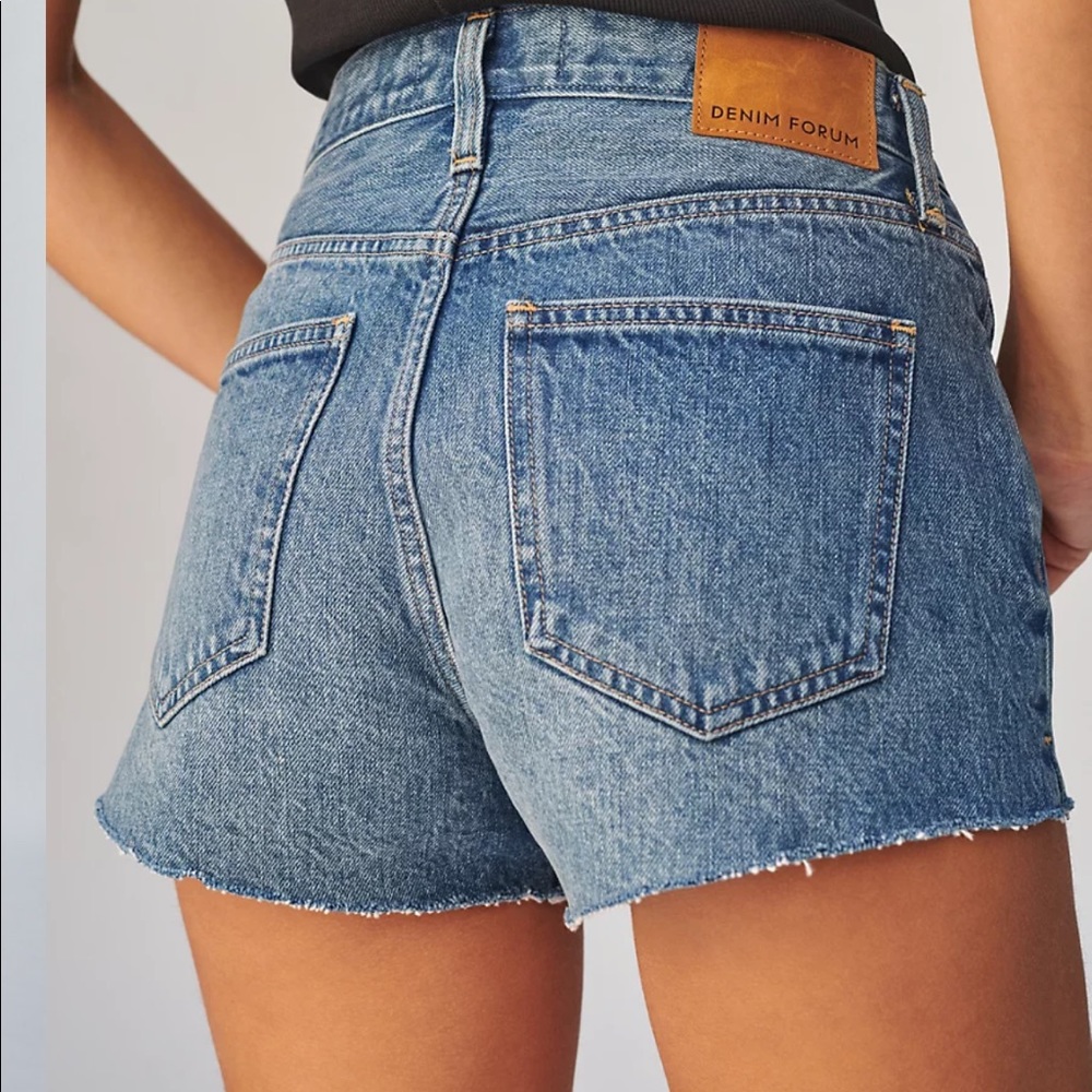 NWOT - Denim Forum Jean Shorts